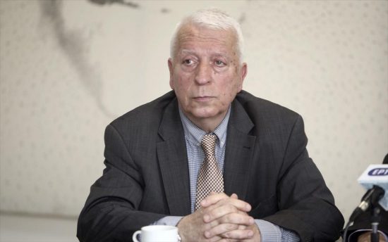 Αδιανόητη ομοφοβική επίθεση Μουτζούρη σε Κασσελάκη: «Είναι κουνίστρα και οπισθογεμής» – Τι απάντησε ο περιφερειάρχης [βίντεο]