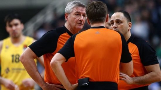Επίθεση αγνώστων κατά των διαιτητών Παναθηναϊκός-Μπαρτσελόνα: Τραυματίστηκε ελαφρά ο Λουίτζι Λαμόνικα
