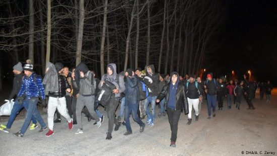 ΔΟΜ: Τουλάχιστον 13.000 μετανάστες έχουν φτάσει στα σύνορα Τουρκίας-Ελλάδας