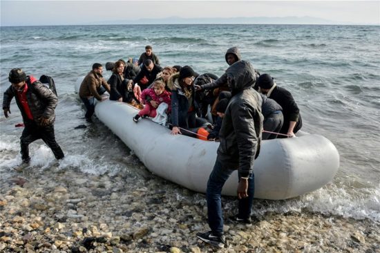 Λέσβος: 400 μετανάστες έφτασαν στο νησί – Έλεγχο στις ΜΚΟ από τις Αρχές