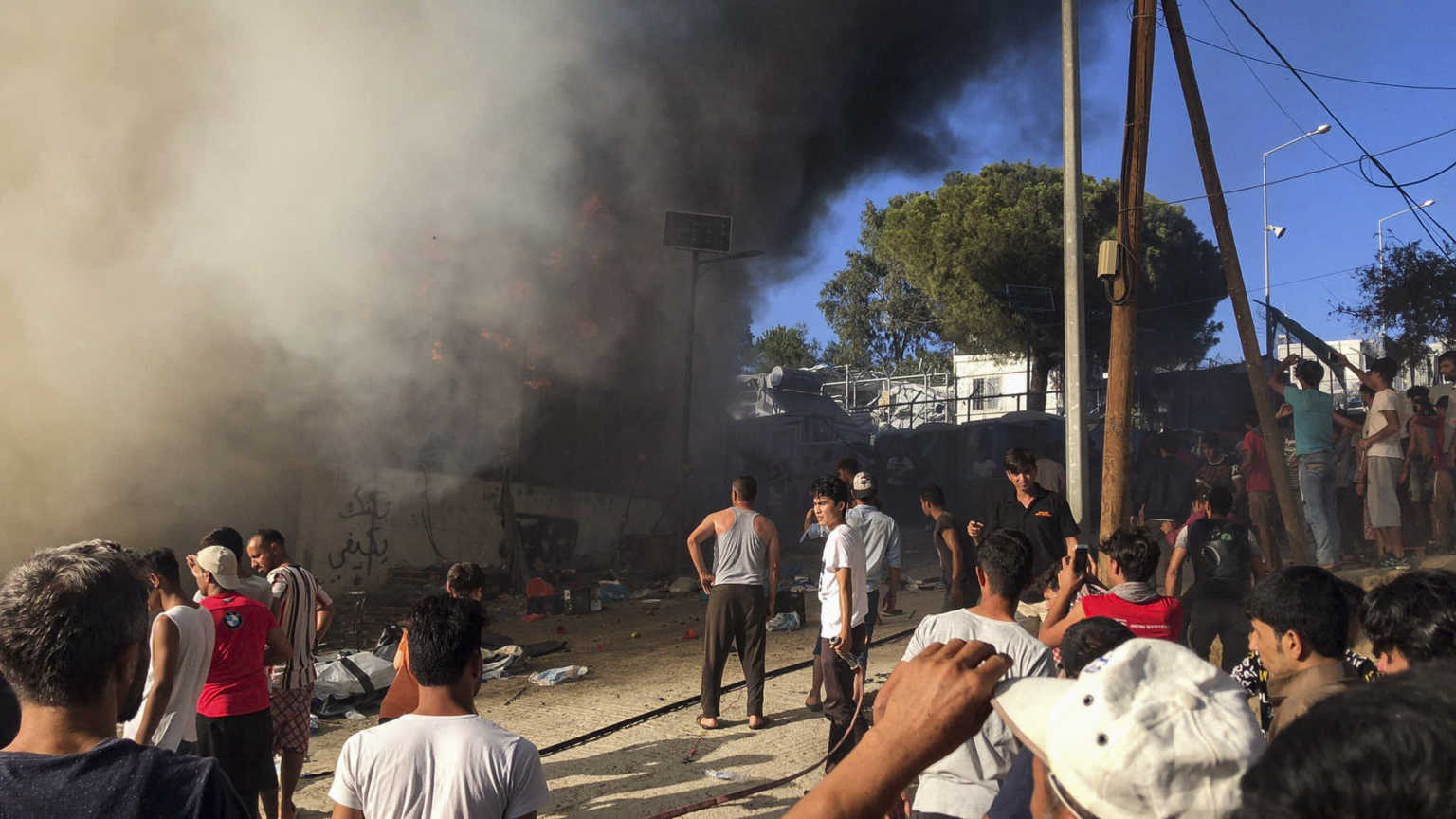 Μόρια: Επεισόδια με πετροπόλεμο και χημικά (video)