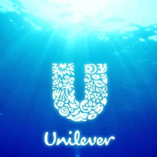 Η Unilever πρωτοπορεί: Μηδένισε το «χάσμα» των φύλων
