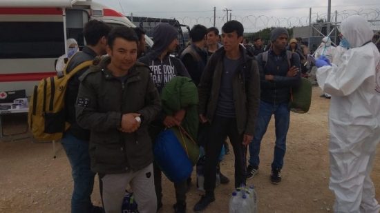 Μεταφέρθηκαν από τη Μυτιλήνη στην κλειστή δομή της Μαλακάσας 436 μετανάστες