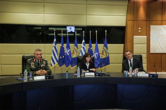Με διμοιρίτισσα στις Καστανιές συνομίλησε από το ΥΠΕΘΑ η Πρόεδρος της Δημοκρατίας