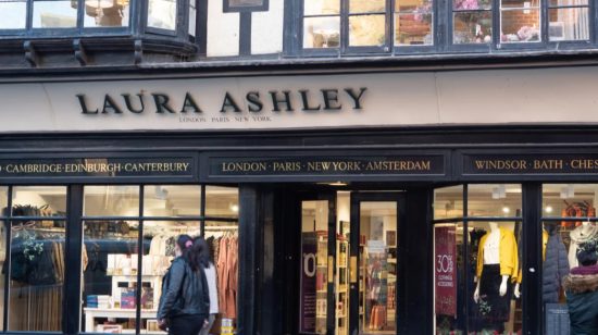 Laura Ashley: Ο κορονοϊός έφερε πιο γρήγορα τη χρεοκοπία για την γνωστή βρετανική αλυσίδα