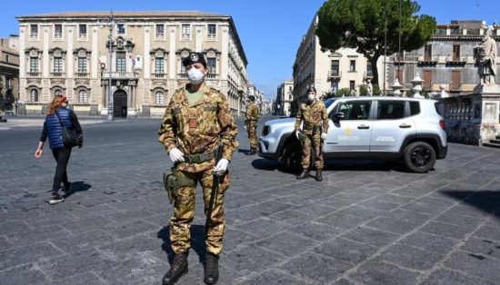 Ο εφιάλτης του κορονοϊού σκεπάζει όλο τον πλανήτη: Χτυπιέται αλύπητα η Ευρώπη – Εντείνονται οι φόβοι στις ΗΠΑ