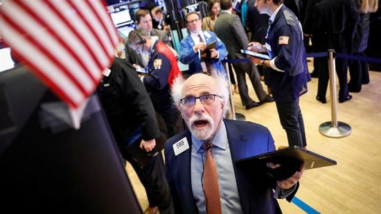 Wall Street: Με νέες βαριές απώλειες ολοκληρώθηκε η χειρότερη εβδομάδα του 2023 για τον Dow Jones