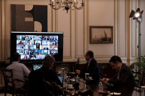 Υπουργικό εξ αποστάσεως: Η διπλή κρίση, τα ευρωπαϊκά εργαλεία και κάτι αισιόδοξο