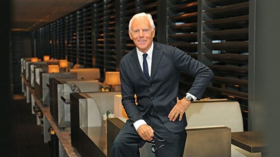Armani: Οι στολές που παράγει ο ιταλικός οίκος για τους γιατρούς και το νοσηλευτικό προσωπικό