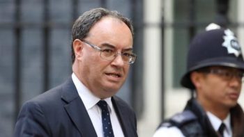 Τράπεζα της Αγγλίας: Αμετάβλητα τα επιτόκια – Υποχωρεί η στερλίνα