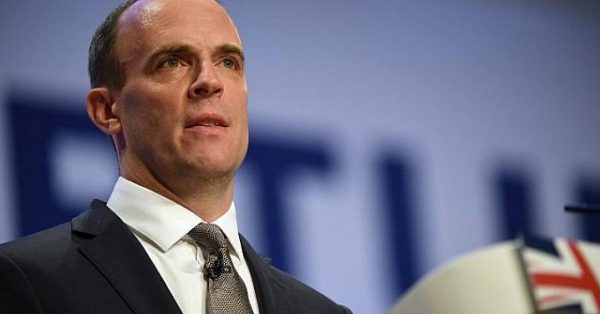 Βρετανός ΥΠΕΞ: Το σχέδιο λειτουργεί αλλά είναι νωρίς για να χαλαρώσουν τα μέτρα