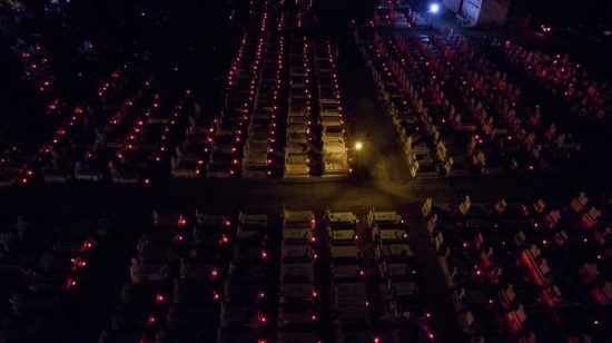 Ξάνθη: Άναψαν 6.000 κεράκια στο κοιμητήριο την Μεγάλη Παρασκευή