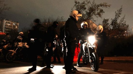Κορυδαλλός: 13 άτομα συλλήφθηκαν καθώς διαδήλωναν για να πραγματοποιηθεί η περιφορά του Επιταφίου