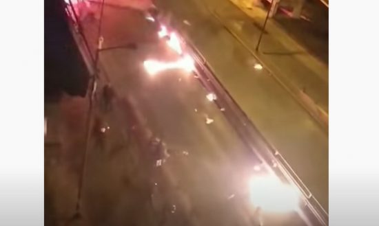 Νέος Κόσμος: Συνεχίστηκε και φέτος η παράδοση της Ανάστασης με… μολότοφ – Δύο συλλήψεις