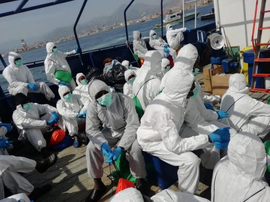 Ιταλία: Σε καραντίνα έξω από το λιμάνι του Παλέρμο 180 μετανάστες που διασώθηκαν στη θάλασσα