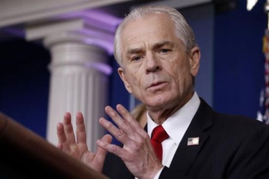 Σύμβουλος του Λευκού Οίκου κατηγορεί την Κίνα για την έλλειψη μασκών