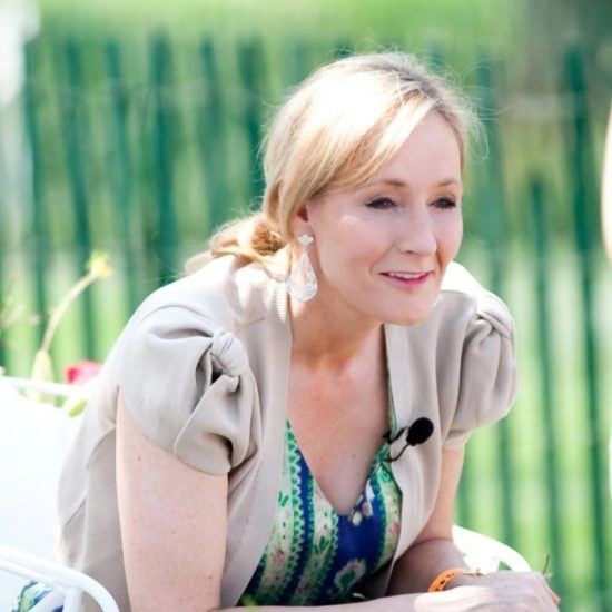 J.K. Rowling: Από άπορη μητέρα, σε μία από τις κορυφαίες συγγραφείς της ιστορίας