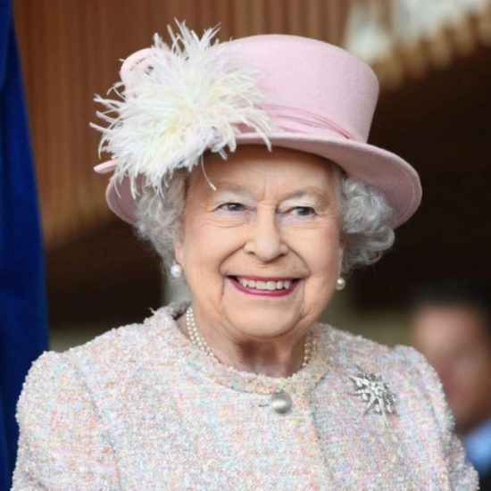 God Save the Queen: Πώς το The Crown μας έκανε να συμπαθήσουμε την απρόσιτη Βασίλισσα