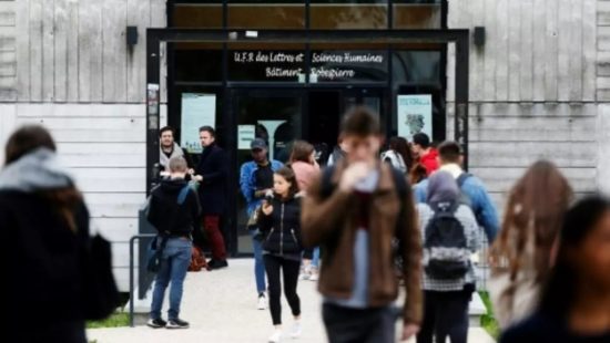 Ουρές φοιτητών στη Γαλλία για τα δωρεάν τρόφιμα που προσφέρουν οι Αρχές