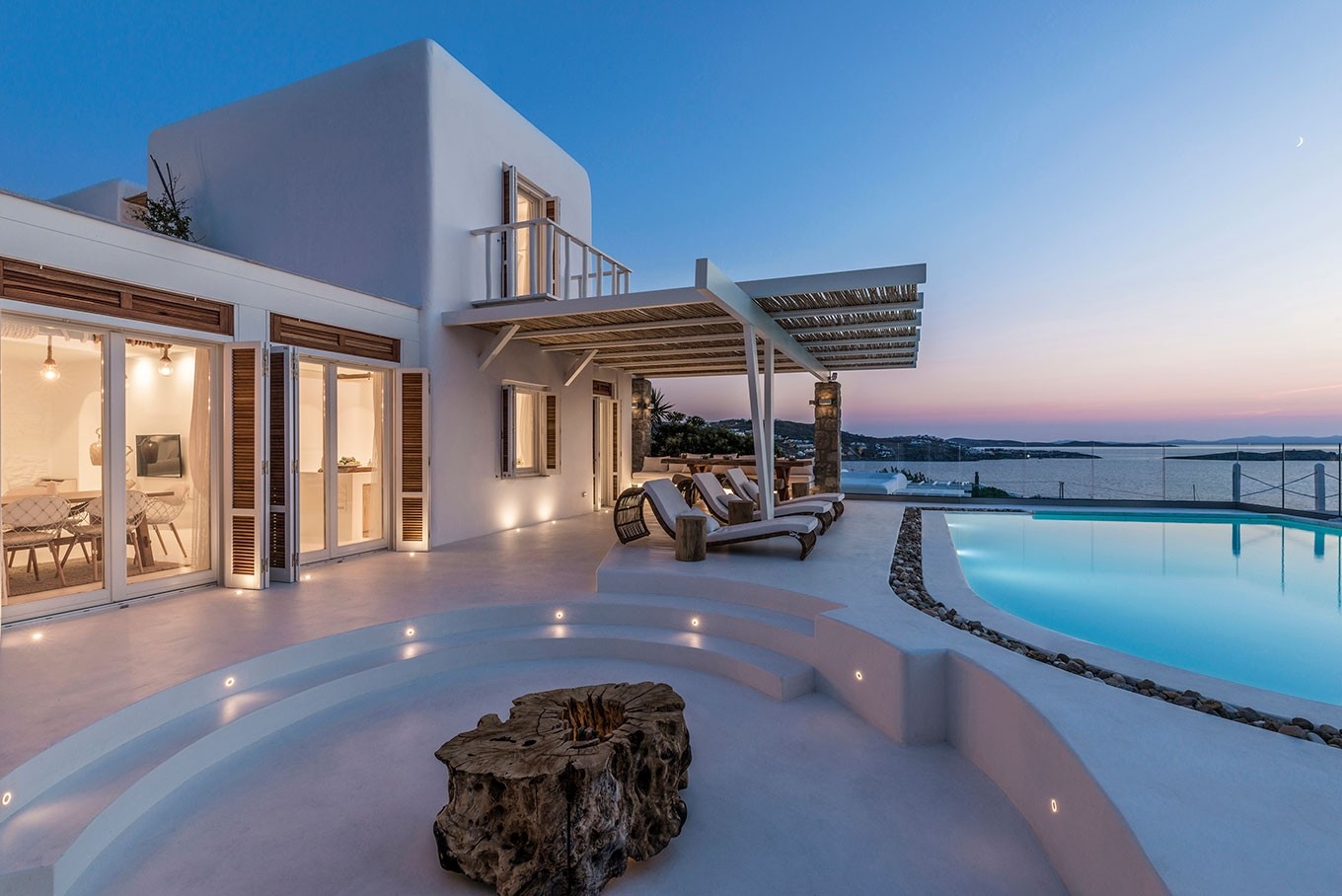 Hestia House: Ανακαίνιση κατοικίας στη Μύκονο σε σύγχρονη πολυτελή βίλα