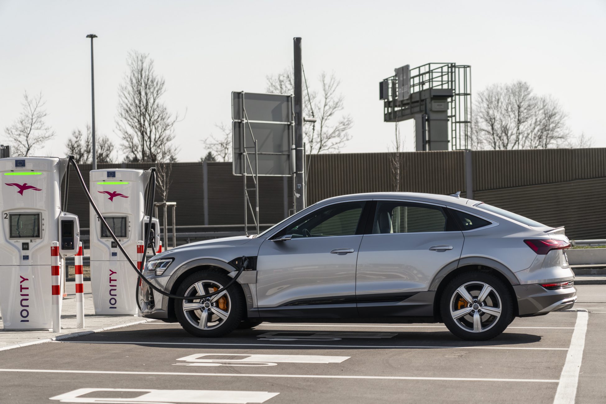 Audi e-tron: Ταχύτητα φόρτισης, η ξεκάθαρη υπεροχή του