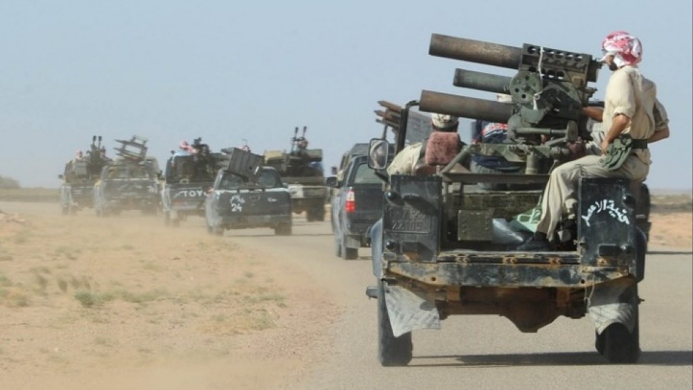 κομβόι στρατιωτικών αυτοκινήτων στην Λιβύη