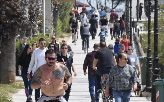 Φλοίσβος: Αυστηροί έλεγχοι και κλούβα της ΕΛ.ΑΣ. για περιορισμό των παράνομων μετακινήσεων