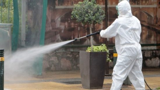 ΠΝΠ: Αναστολή λειτουργίας μόνο σε τμήματα εγκαταστάσεων επιχείρησης τροφίμων ή ειδών πρώτης ανάγκης όπου εντοπίζεται κρούσμα
