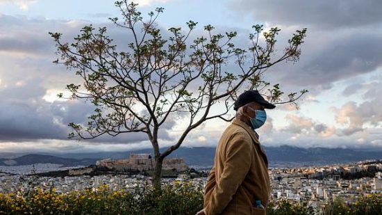 Deutsche Welle: Η Ελλάδα σιγά-σιγά κερδίζει τη μάχη της πανδημίας
