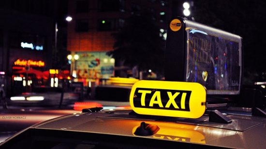 Είναι επικίνδυνο το σκληρό πλεξιγκλάς στα ταξί!
