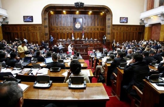 Σερβία: Απεργία πείνας ξεκίνησαν βουλευτές της αντιπολίτευσης και του κυβερνώντος κόμματος