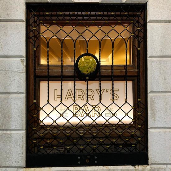 Harry’s Bar: Το ιστορικό στέκι της Βενετίας κλείνει τις πόρτες του για πάντα