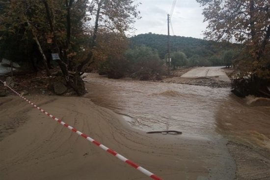 Κακοκαιρία: Έντονες βροχοπτώσεις στη Χαλκιδική – Χαλάζι σε Πάτρα και Λάρισα