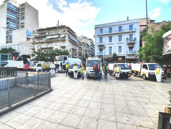 Ο Δήμος Αθηναίων καθάρισε και επιδιόρθωσε την Πλατεία Βικτωρίας  (φωτογραφίες)