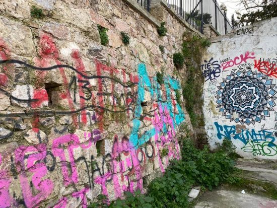 Αντιγκράφιτι επιχείρηση στα Αναφιώτικα από τον Δήμο Αθηναίων (pics)