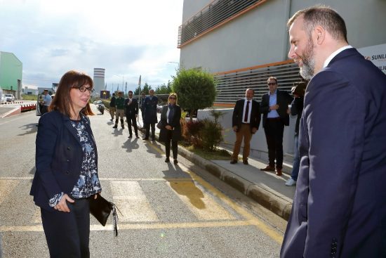Η Πρόεδρος της Δημοκρατίας επισκέφθηκε τη μονάδα ανακύκλωσης μπαταριών της SUNLIGHT στην Κομοτηνή