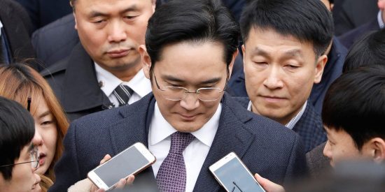 Samsung: Ένταλμα σύλληψης για τον αντιπρόεδρο της εταιρίας