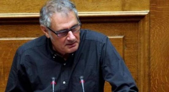 Όταν ο Δημήτρης Σεβαστάκης ζωγράφιζε τον Μητσοτάκη – Πορτρέτα πολιτικών σε μία έκθεση