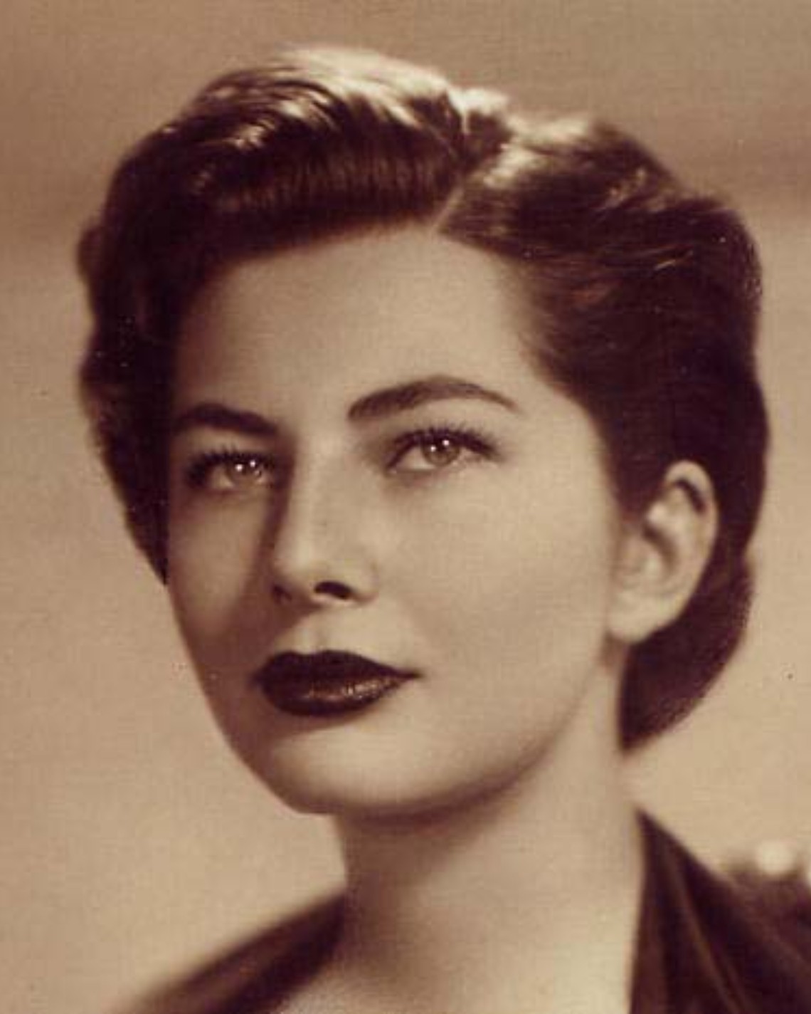 Soraya Esfandiari Bakhtiari Η ιστορία της θλιμμένης πριγκίπισσας