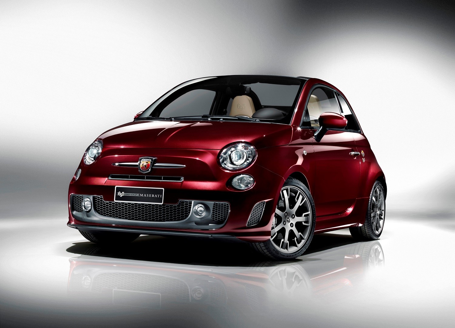 Abarth 695: Μια ιστορία με πολύ λίγους και εκλεκτούς πρωταγωνιστές (pics+video)