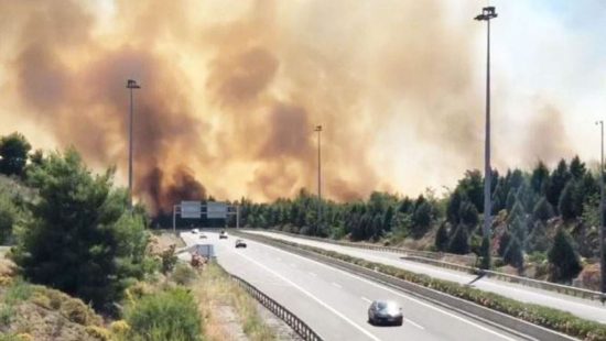 Υπό έλεγχο η πυρκαγιά στο Μαρτίνο – Άνοιξε η Εθνική Οδός