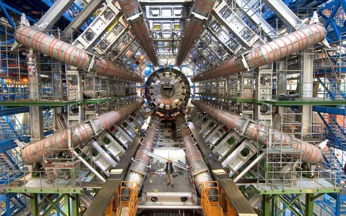 Το CERN σταματά τη συνεργασία με τη Ρωσία
