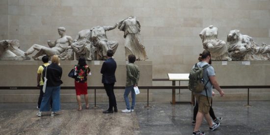 «Προϊόν κλοπής»: Όταν ο Guardian γράφει για τα Γλυπτά του Παρθενώνα