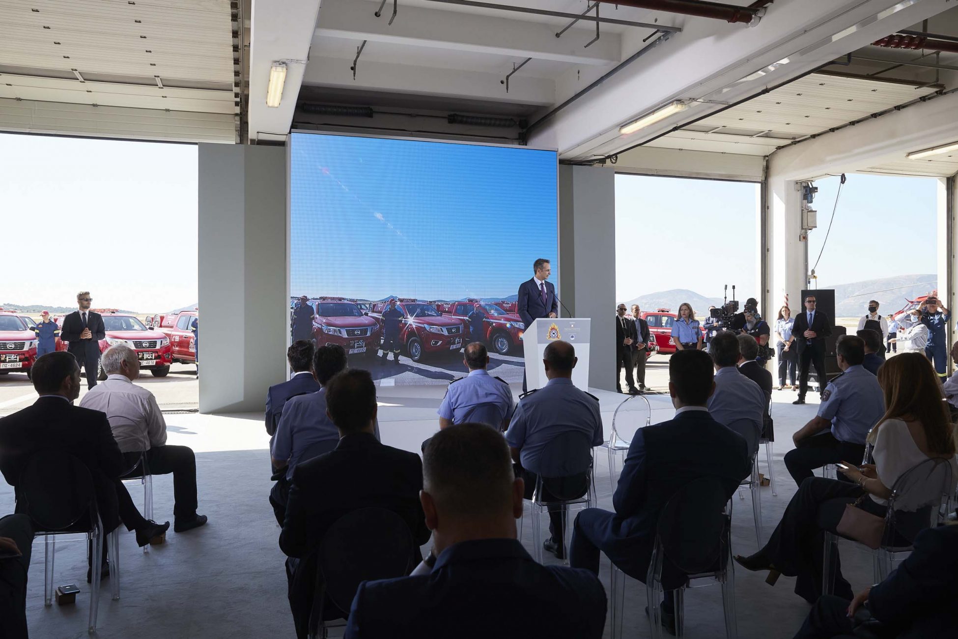 «Παπαστράτος»: Δώρισε 20 Nissan NAVARA στην Πυροσβεστική Υπηρεσία