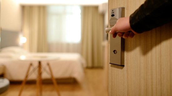 ΚΥΑ για δημιουργία δωματίων: Τα ξενοδοχεία υποχρεούνται να έχουν δωμάτια Covid-19