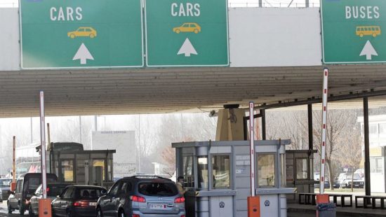Ουρές από Βαλκάνιους τουρίστες στα σύνορα, «ανάσα» για τον τουρισμό της Βόρειας Ελλάδας