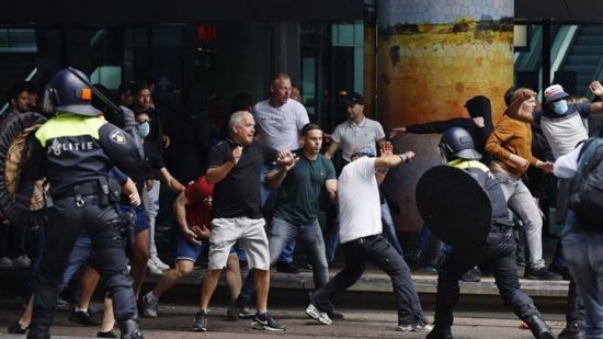 Ολλανδία: Δεκάδες συλλήψεις σε συγκέντρωση κατά των μέτρων κοινωνικής αποστασιοποίησης