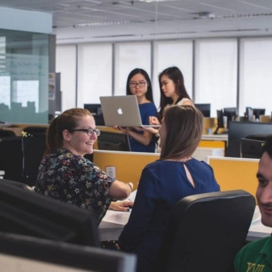 Breaking the Glass Ceiling: Η έρευνα για τη θέση των γυναικών στις επιχειρήσεις στην Ελλάδα