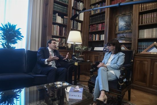 Κ. Σακελλαροπούλου σε Μ. Σχοινά: Η πανδημία δοκιμάζει τα αντανακλαστικά της Ευρώπης
