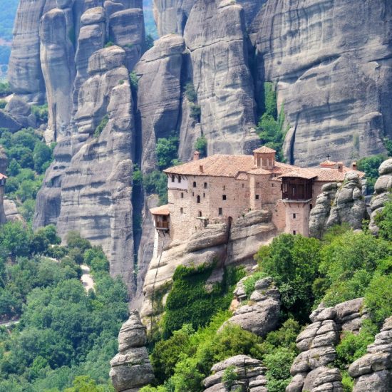 Ο επίσημος λογαριασμός του Instagram εξυμνεί τα Mετέωρα με μία μοναδική φωτογραφία